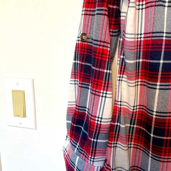 EDEN & OLIVIA BUTTON DOWN RED PLAID FLANNEL SHIRT TOP M LACE UP DETAIL DOWN BACK - Picture 6 of 8